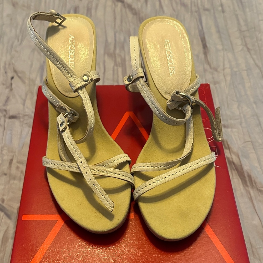 AEROSOLES Women's Tan Strappy Sandals